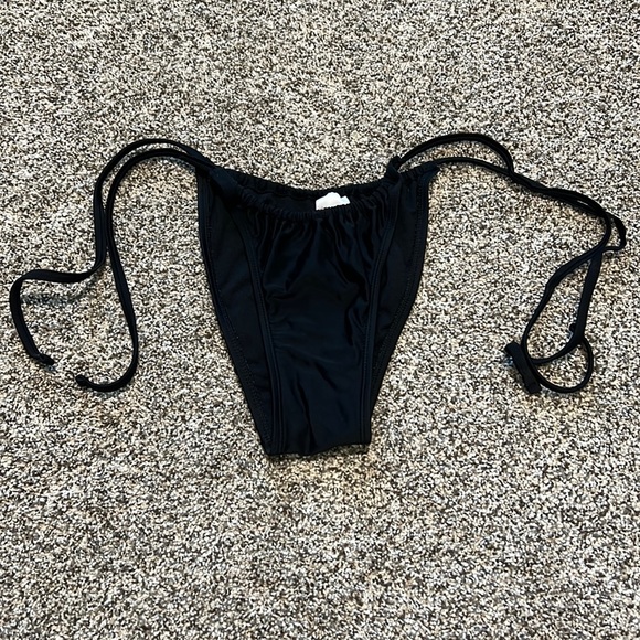 xhilaration, black Bikini bottoms size M - Picture 1 of 2